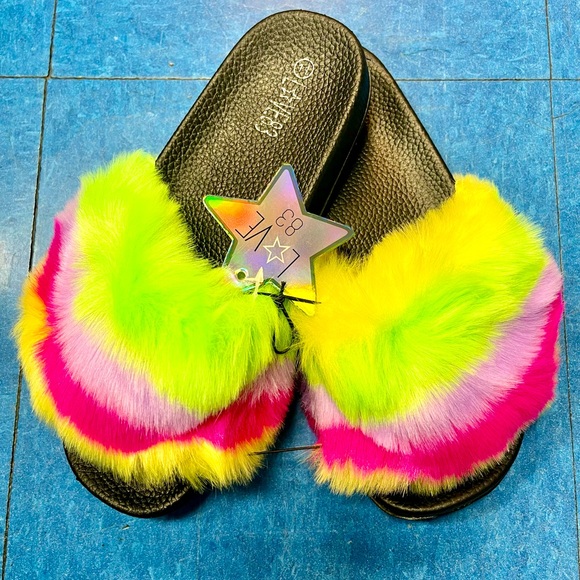 Sandals - Picture 2 of 3